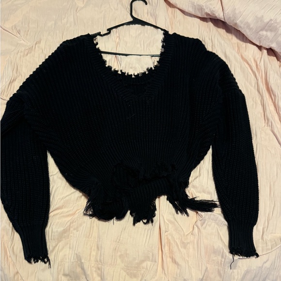 BSBW (LF) slouchy sweater with frayed detailing, size Medium - Picture 2 of 3